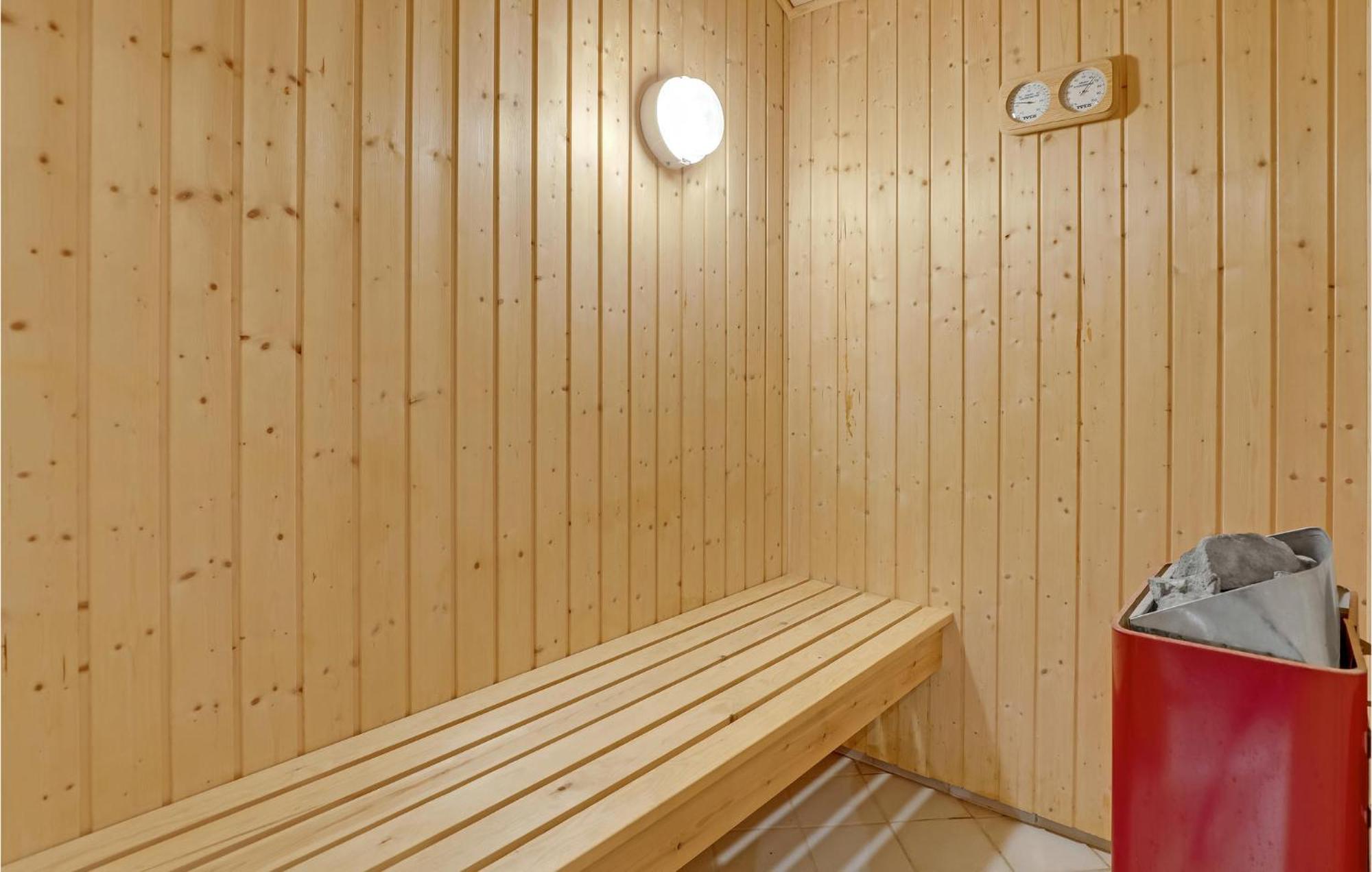 Awesome Home In Nexo With Sauna Snogebaek Bagian luar foto