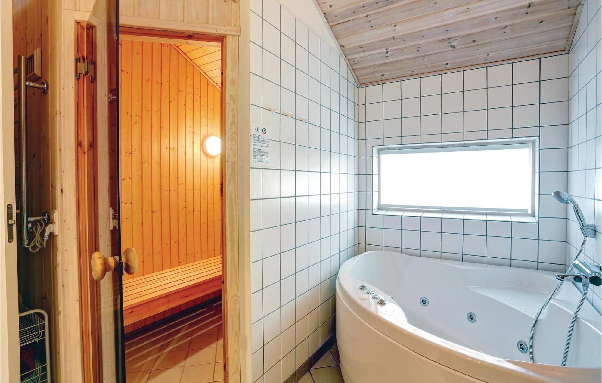 Awesome Home In Nexo With Sauna Snogebaek Bagian luar foto