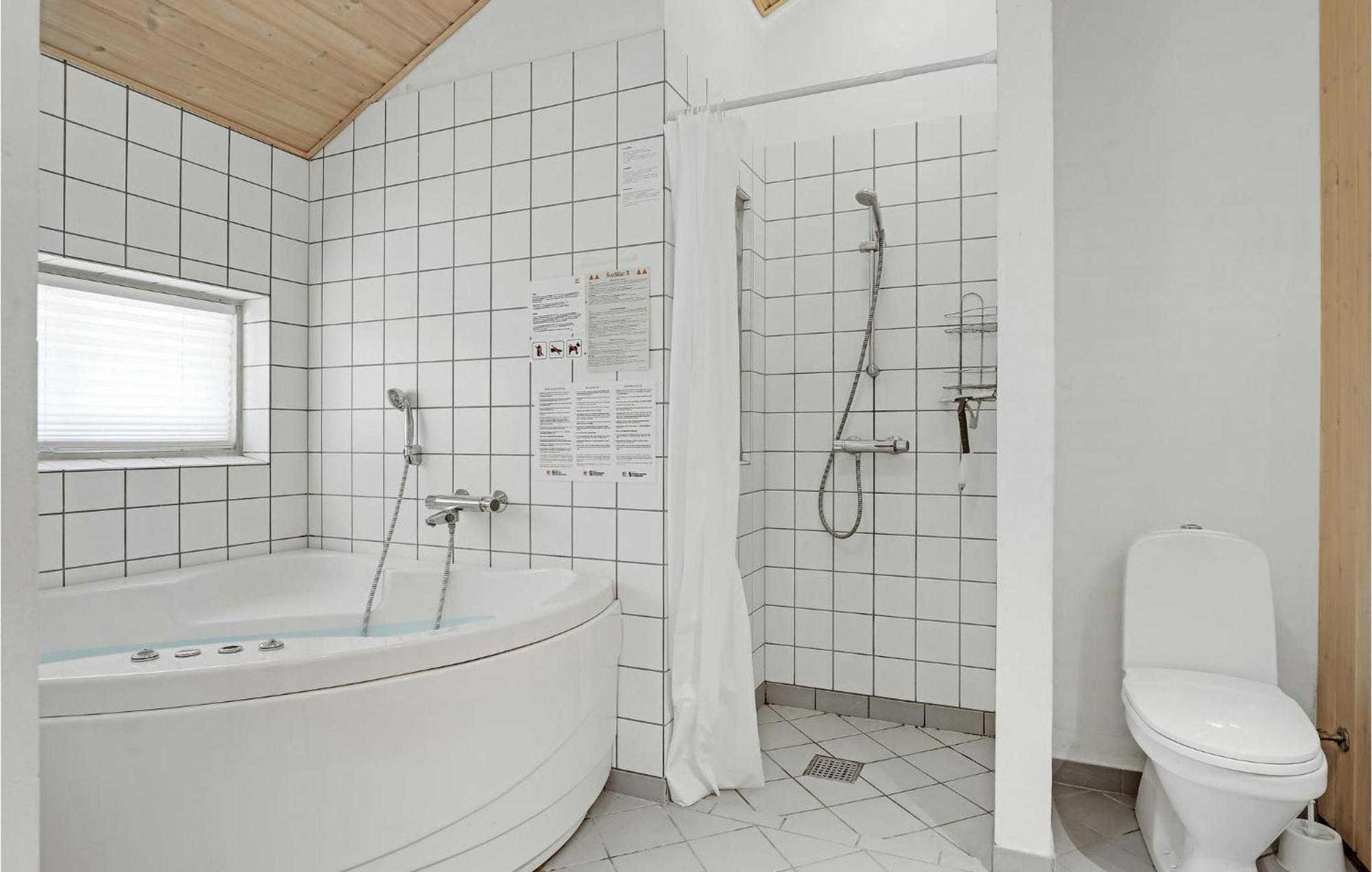 Awesome Home In Nexo With Sauna Snogebaek Bagian luar foto